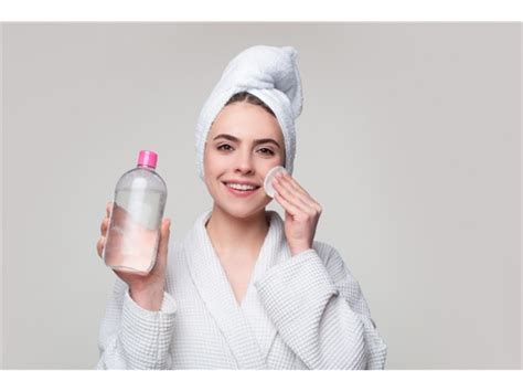 The Ultimate Guide to Micellar Water: Benefits and How to Use It | Hey6E.com