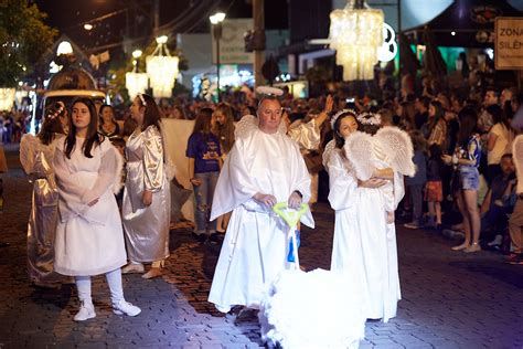 Desfile Do Natal Dos Anjos Acontece S H Deste Domingo Em Dois Irm Os