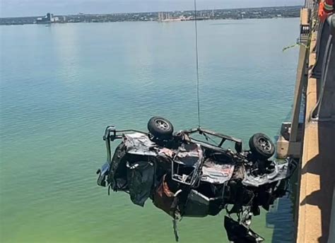 Así Sacaron El Carro Que Cayó Al Lago De Maracaibo Video