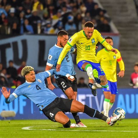 Neymar se manifesta nas redes sociais após lesão em Uruguai x Brasil