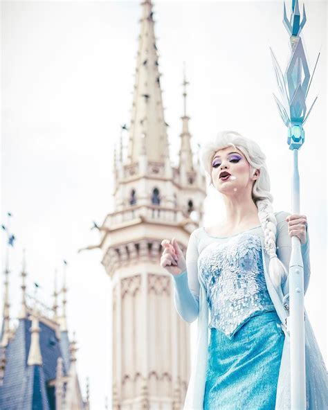 elsa frozen Disney Elsa, Disney Frozen, Disney Princess, Disneyland ...