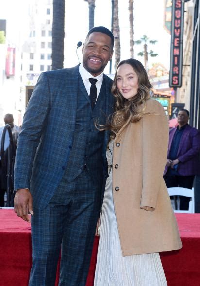 Michael Strahan takes photo with girlfriend at Hollywood Walk of Fame