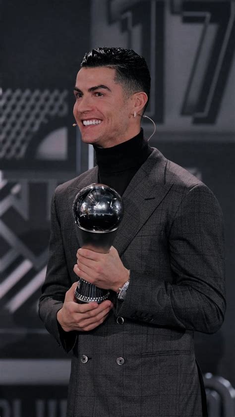 Cristiano Ronaldo Recibiendo Premios Fondos De Pantalla Hd Y Ultra 4k