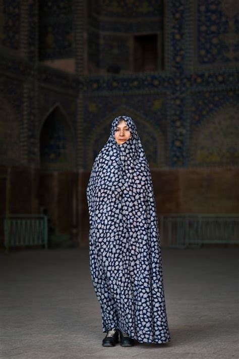 Iranian Woman In Printed Chador Iranian Women Fashion Iranian Women