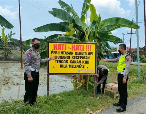 Antisipasi Lakalantas Satlantas Polres Grobogan Pasang Banner Imbauan