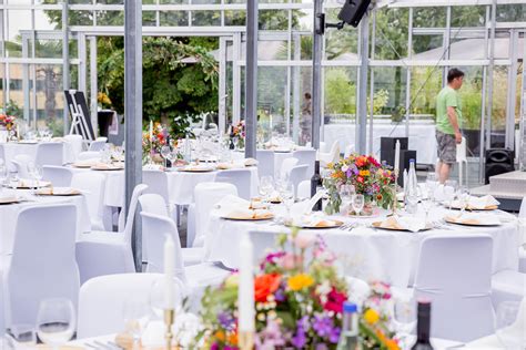 Eine Hochzeit Im Glashaus Gold Trifft Auf Blumenvielfalt Goldrichtig