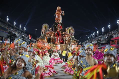 Unidos Da Ponte Encerra Primeira Noite De Desfiles For A Da Bateria