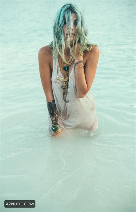 Melodi Meadows Sexy Goes For A Naked Swim In Texas AZNude