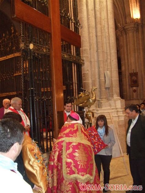 La Cruz Y El Icono De Mar A En El Burgo De Osma Despedida De Los