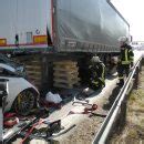 Bmw F Hrt Unter Sattelauflieger Fahrer Stirbt Freiwillige Feuerwehr