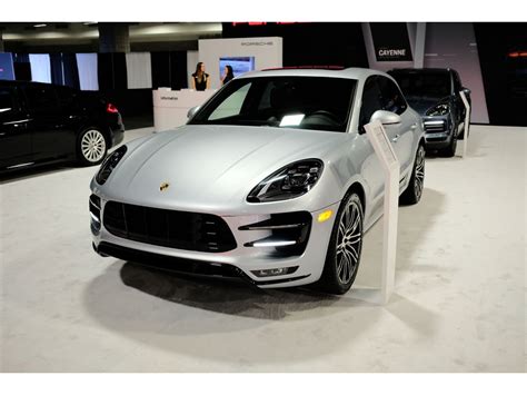 2023 Porsche Macan Pictures: | U.S. News