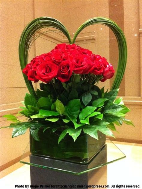 Phoebe Campbell: Heart Shaped Flowers Arrangement / Send 100 Red Roses ...