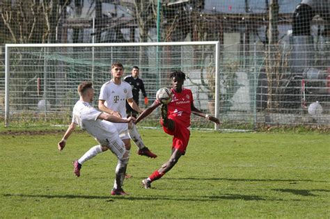 Lz U Gallige Kickers Schlagen Den Bayern Nachwuchs W Rzburger Kickers