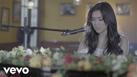 Isyana Sarasvati Tetap Dalam Jiwa Music Videos Songs Sony Music Entertainment