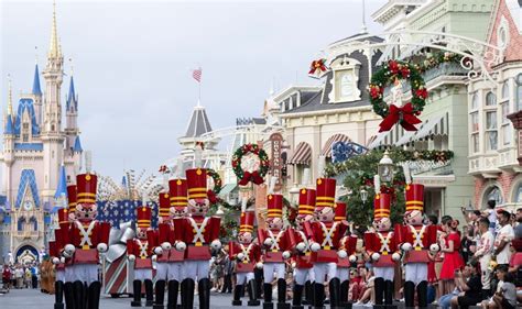 Disney Christmas Day Parade 2023 Live Stream: Where to watch - TV ...