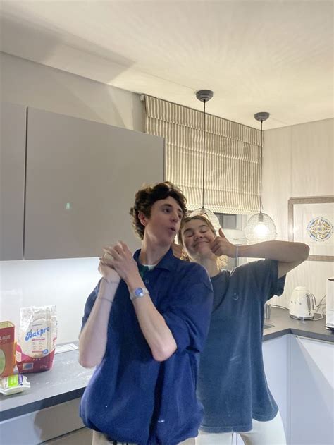 Pinterest Boy And Girl Friendship Girl Friendship Cute Gay Couples