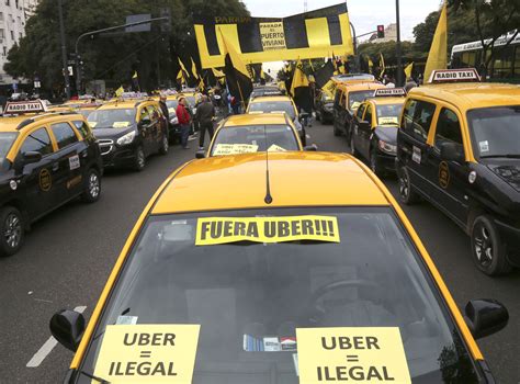 Taxis Vs Uber Una Historia De Espías Improvisados Pasajeros Infiltrados Y Denuncias Por