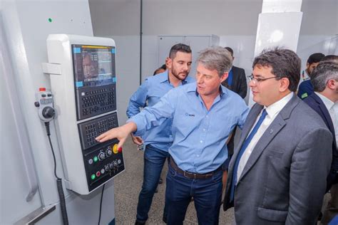 Rafael Fonteles conhece novo Centro de Formação do Senai em Teresina e