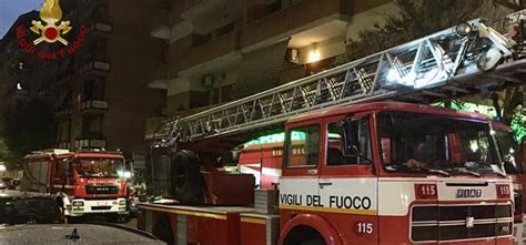 Roma Incendio In Un Palazzo In Zona Tuscolana Una Vittima La Stampa