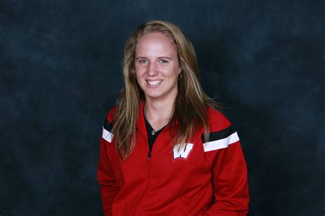 Badgers women's hockey: Ann-Renee Desbiens honored as WCHA defensive player of week