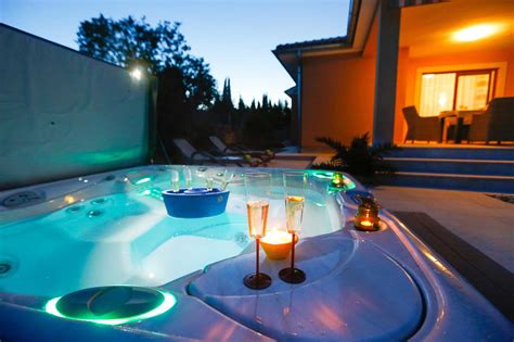 Villa Lavender S Breeze Mit Beheiztem Pool Jacuzzi Fahrr Der Zu