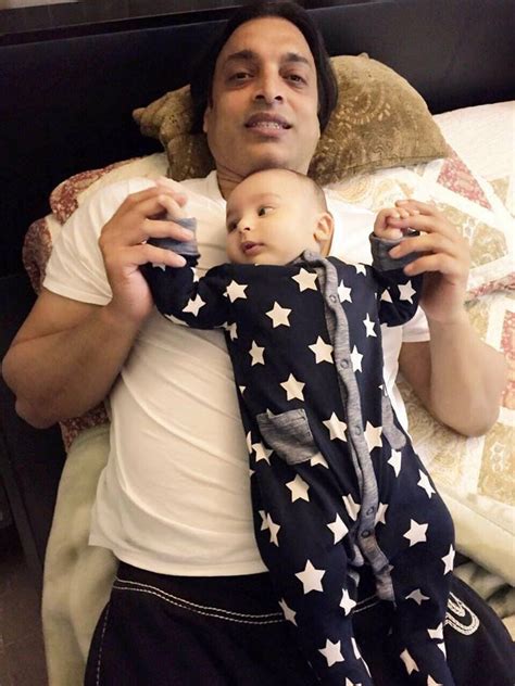 Shoaib Akhtar With His Son - Cricket Images & Photos