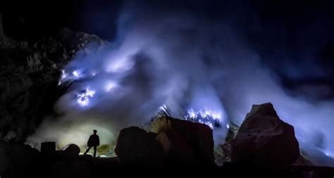 Keindahan Api Biru di Kawah Ijen Banyuwangi