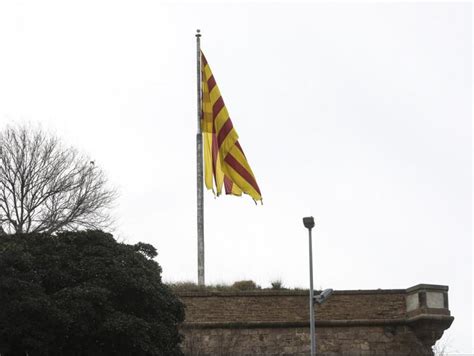 Junts Insta Collboni A Renovar La Senyera Del Castell De Montju C