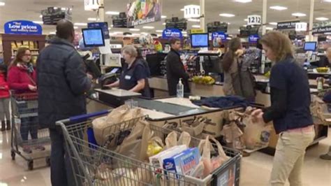 Kroger Company to phase out plastic bags at all stores by 2025 - ABC13 ...