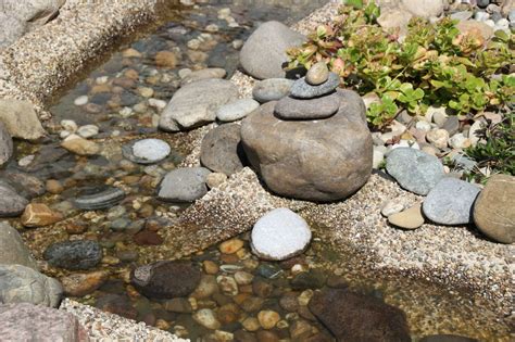 Bachlauf mit Steinfolie Natürliche Schönheit in Ihrem Garten