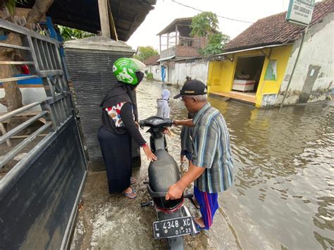 Banjir Di Dusun Sambirono Wetan Sidoarjo Belum Surut Hingga Tiga Hari