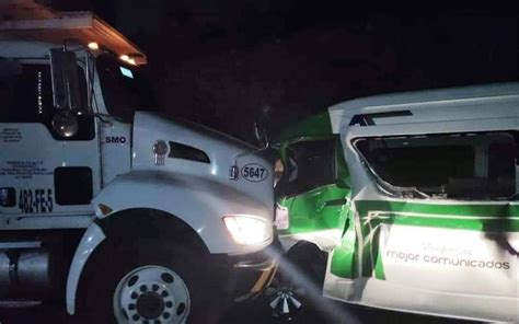 Choque Entre Trailer Y Camioneta De Transporte Deja Una Persona Muerta