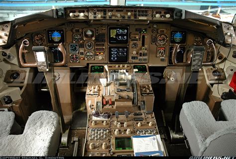 Boeing 767 200 Cockpit