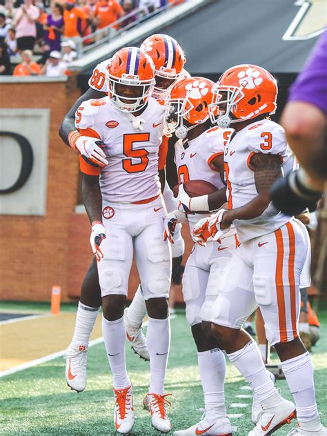 Travis Etienne – Clemson Tigers Official Athletics Site