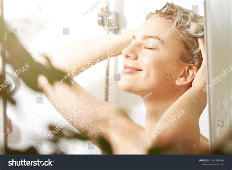 Blonde woman shower 11 883 รายการ ภาพ ภาพสตอกและเวกเตอร Shutterstock