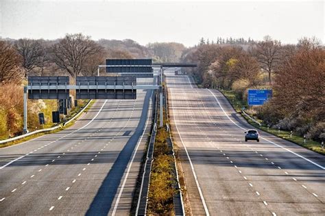 Autobahn A1 near Hamburg during COVID-19 [1080x720] : GermanyPics