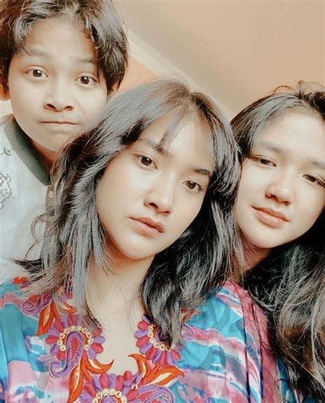 Pesona Manis Nadya Arina Pemeran Aida Di Pesantren Rock N Dut