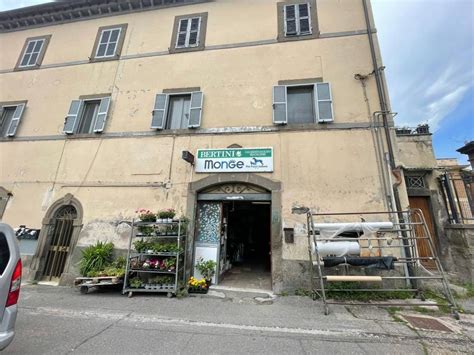 Locale Commerciale Via Buon Pastore Viterbo Rif