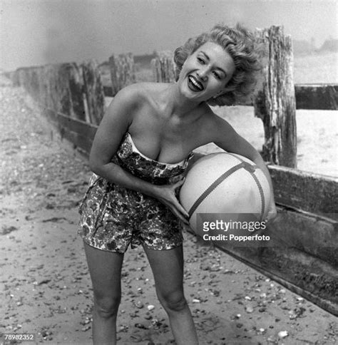 3 Hot Sexy Skylin Marshall Bikini Pics