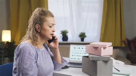 Man complaining about broken or damaged cargo delivery. 44269101 Stock