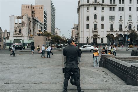 Los Periodistas En Perú Hacen Frente A La Desinformación Los Ataques A