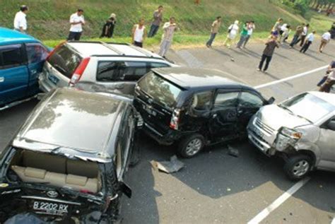 Kecelakaan Beruntun Di Tol Cipularang Ini Kronologisnya Republika Online