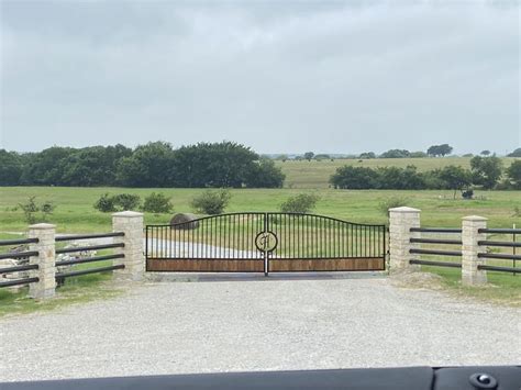 Pin By Steven Smith On Fence Gates Farm Entrance Driveway Entrance