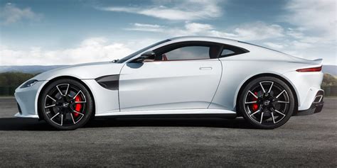 Aston Martin New Vantage エアロ LAGER BLOG