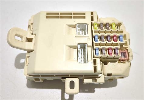 New Oem Toyota Cabin Fuse Junction Box 2000 2006 Tundra 4x4 82730 0c021 Fuses And Fuse Boxes