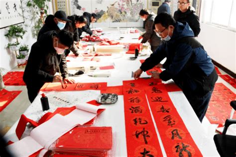 内黄县：义写春联迎新年 翰墨飘香送祝福活动群众墨香