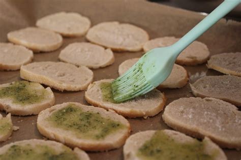 Brotchips Selber Machen So Gelingt Der Leckere Snack Ganz Fix