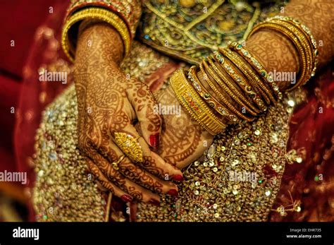 Traditional Dress Of Bangladesh Hi Res Stock Photography And Images Alamy