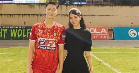 Hot boy Đội tuyển Việt Nam công khai hẹn hò bạn gái đa tài