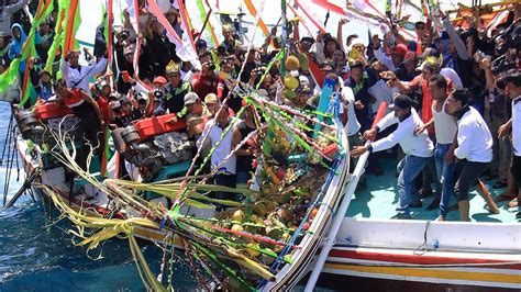 Proses Larung Sesaji Di Tengah Laut PETIK LAUT MUNCAR 2023 YouTube